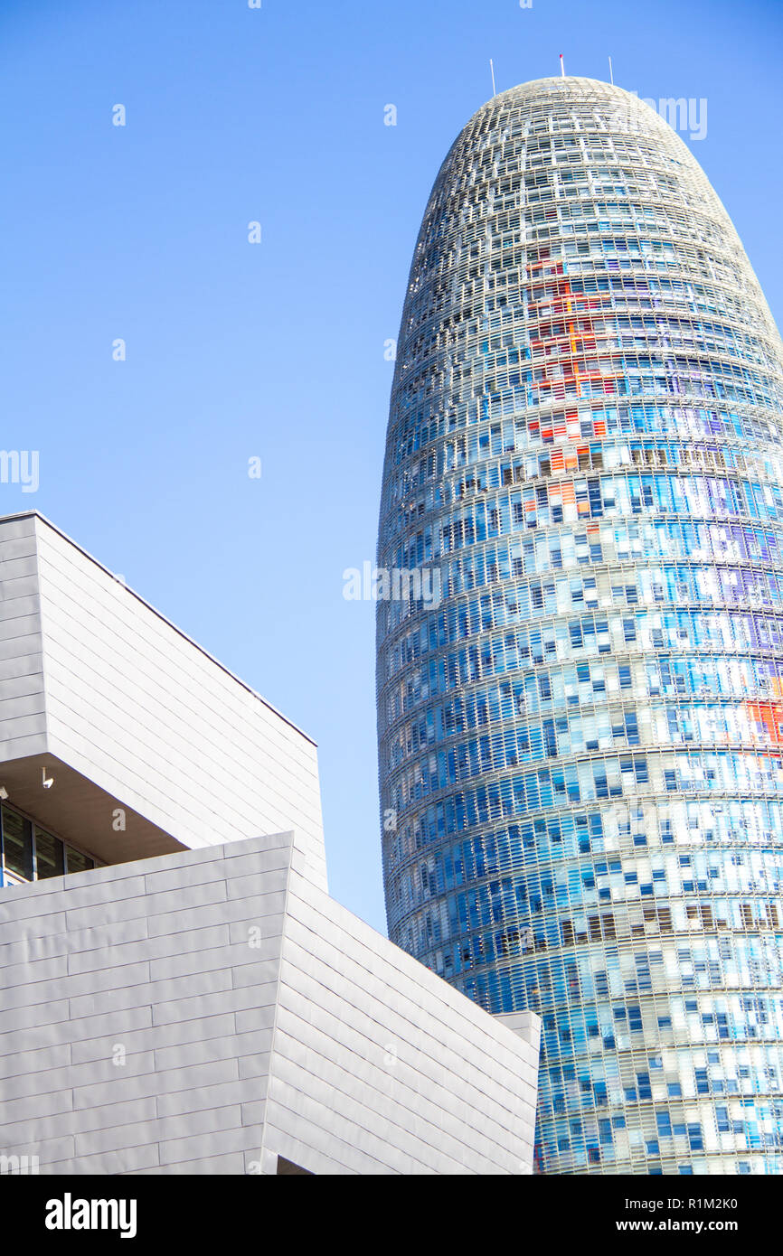 Barcellona/Spagna - 02.04.2014: Barcellona Torre Agbar Tower in ore diurne Foto Stock