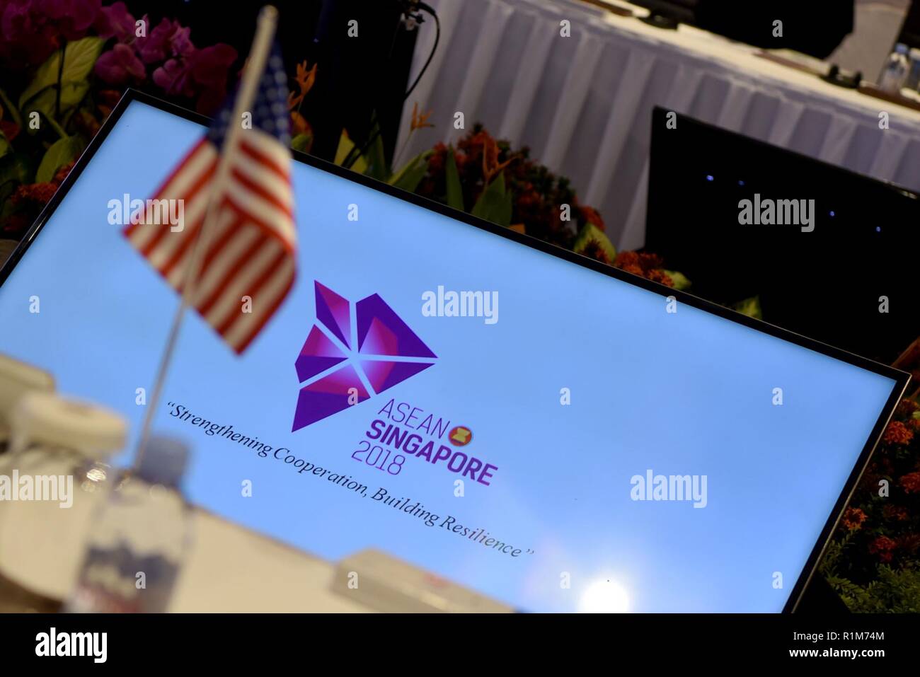 Stati Uniti Il Segretario della Difesa James N. Mattis assiste l'ASEAN dei ministri della Difesa Meeting-Plus in Singapore, Ottobre 19, 2018. Foto Stock