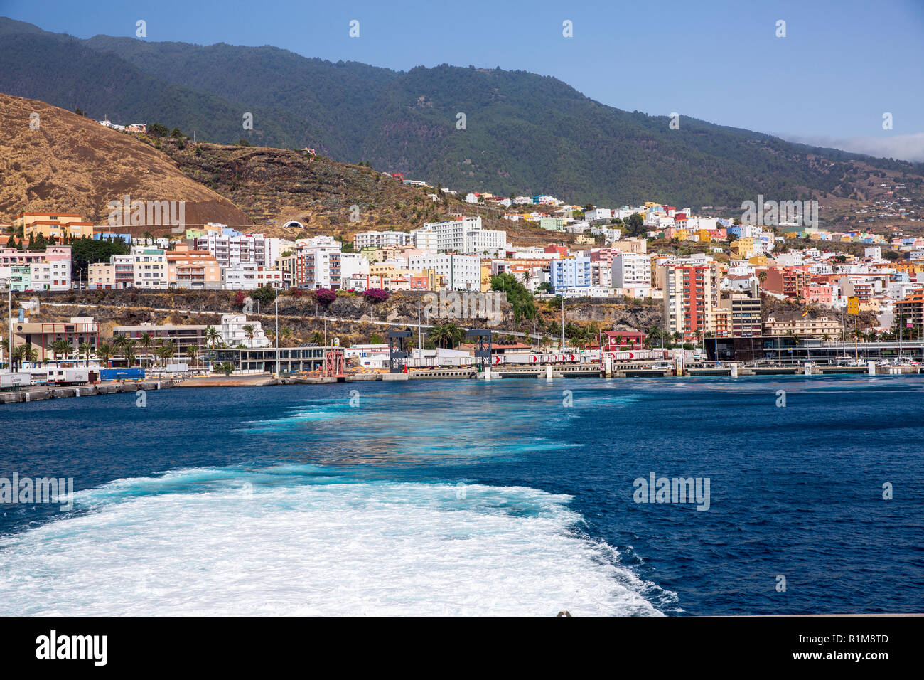 Risveglio da Fred Olsen traghetto lascia il porto di Santa Cruz de la Palma Isole Canarie Spagna Foto Stock