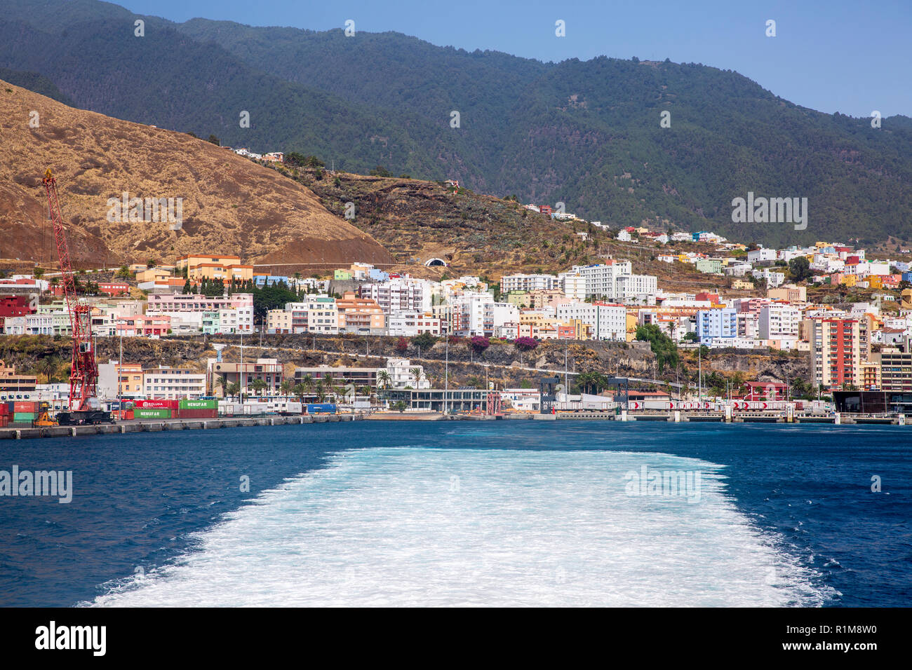 Risveglio da Fred Olsen traghetto lascia il porto di Santa Cruz de la Palma Isole Canarie Spagna Foto Stock
