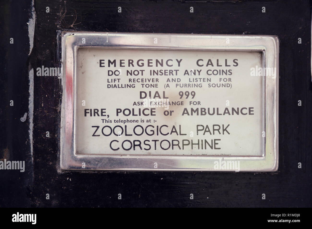 Reale segno su una casella telefono presso lo Zoo di Edimburgo. Foto Stock