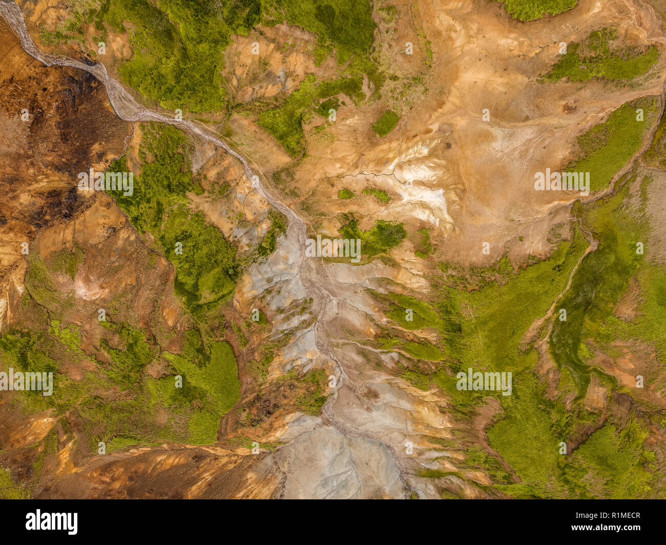Energia geotermica primavera calda Area, penisola di Reykjanes, Islanda. Questa immagine viene girato utilizzando un drone. Foto Stock