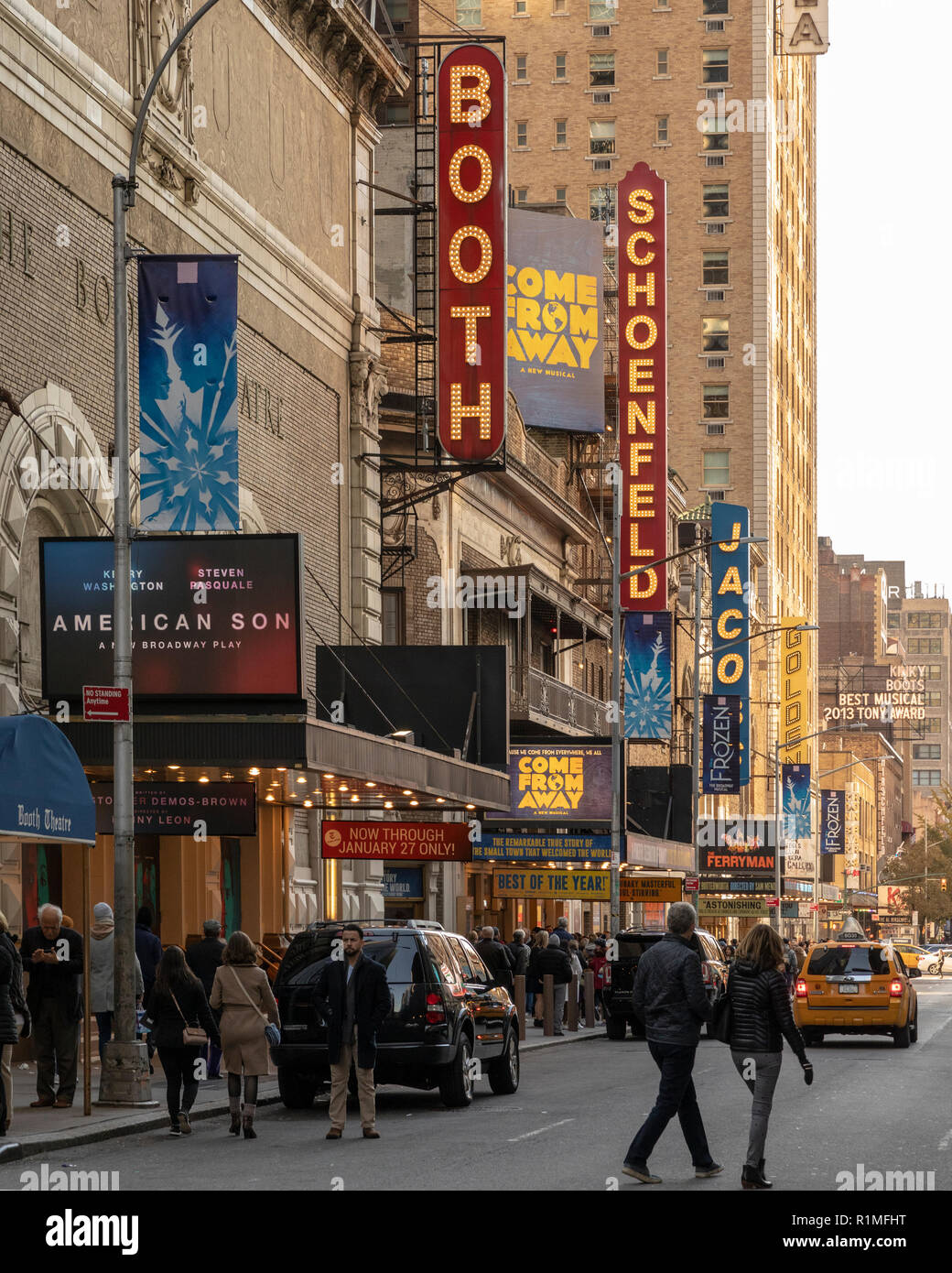 I teatri di Broadway su West 45th St nella città di New York Foto Stock