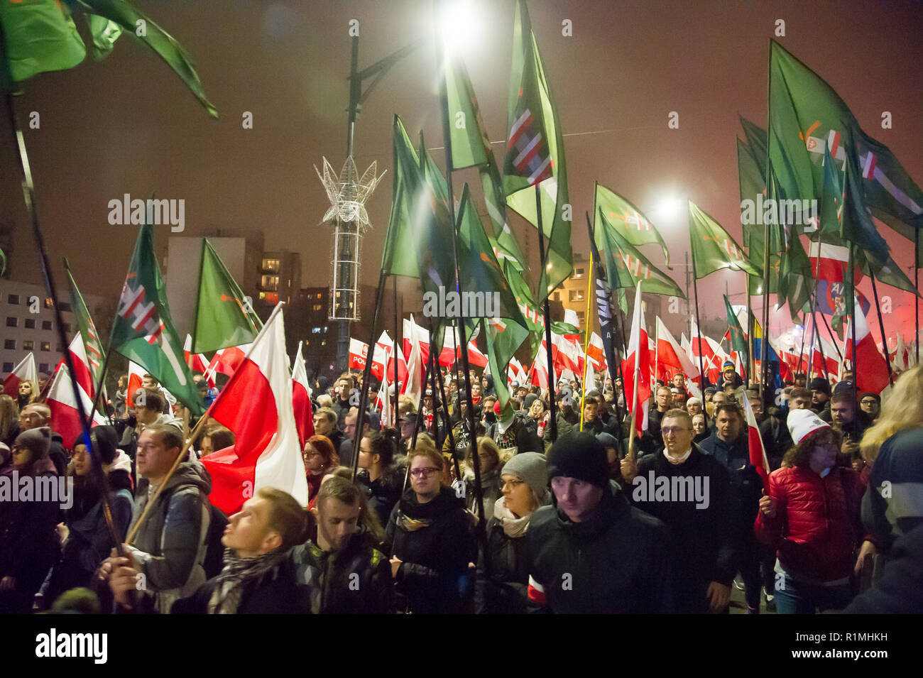 Marcia Annuale di indipendenza lanciato nel 2011 dall'estrema destra radicale nazionale Camp (ONR) e All-Polish Gioventù (Mlodziez Wszechpolska) celebra Po Foto Stock