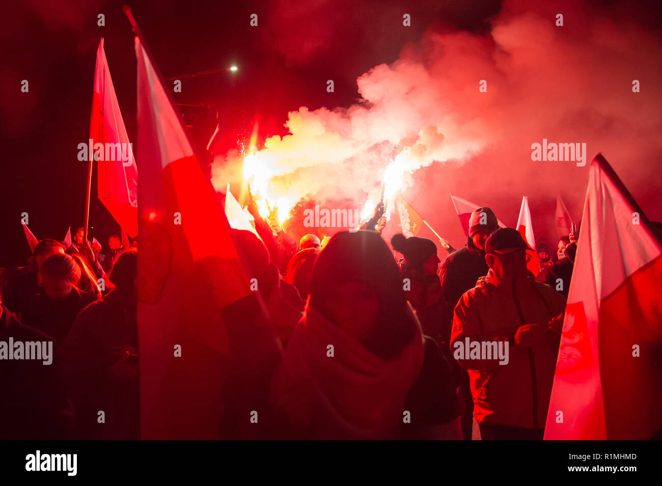 Marcia Annuale di indipendenza lanciato nel 2011 dall'estrema destra radicale nazionale Camp (ONR) e All-Polish Gioventù (Mlodziez Wszechpolska) celebra Po Foto Stock