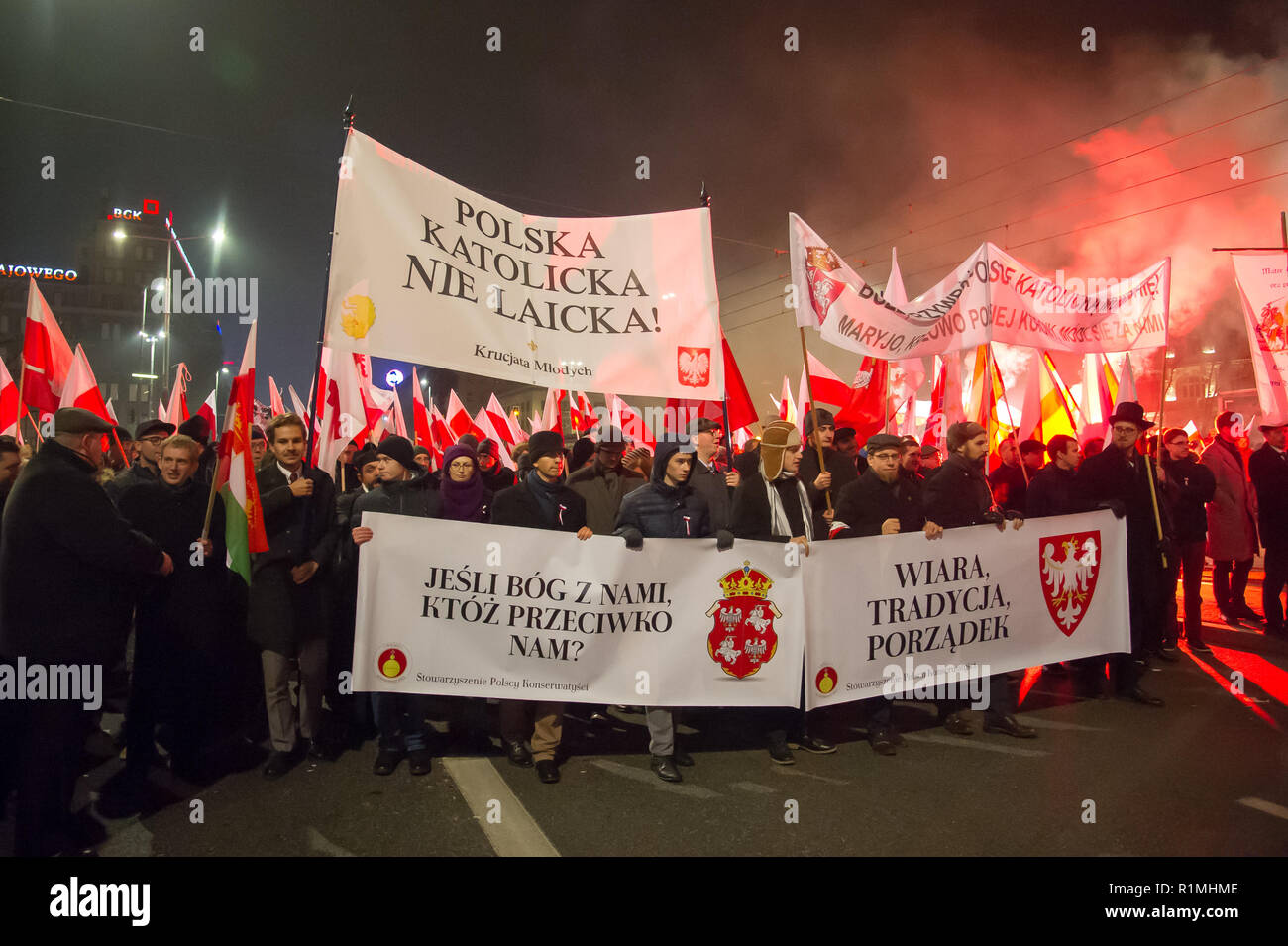 Marcia Annuale di indipendenza lanciato nel 2011 dall'estrema destra radicale nazionale Camp (ONR) e All-Polish Gioventù (Mlodziez Wszechpolska) celebra Po Foto Stock