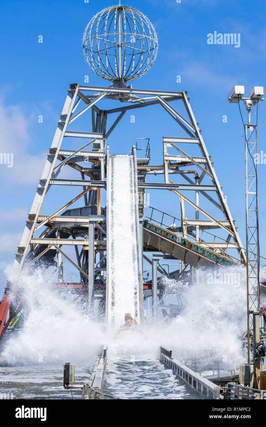 Great Yarmouth Pleasure Beach giostre Log Flume Ride acqua South Beach Parade Great Yarmouth Norfolk Inghilterra GB UK Europa Foto Stock