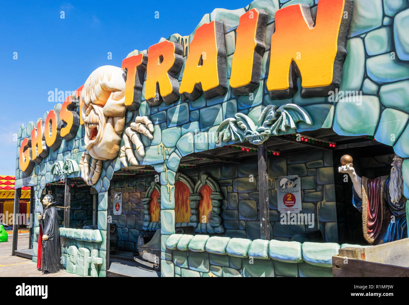 Great Yarmouth Pleasure Beach giostre Ghost treno South Beach Parade Great Yarmouth Norfolk Inghilterra GB UK Europa Foto Stock