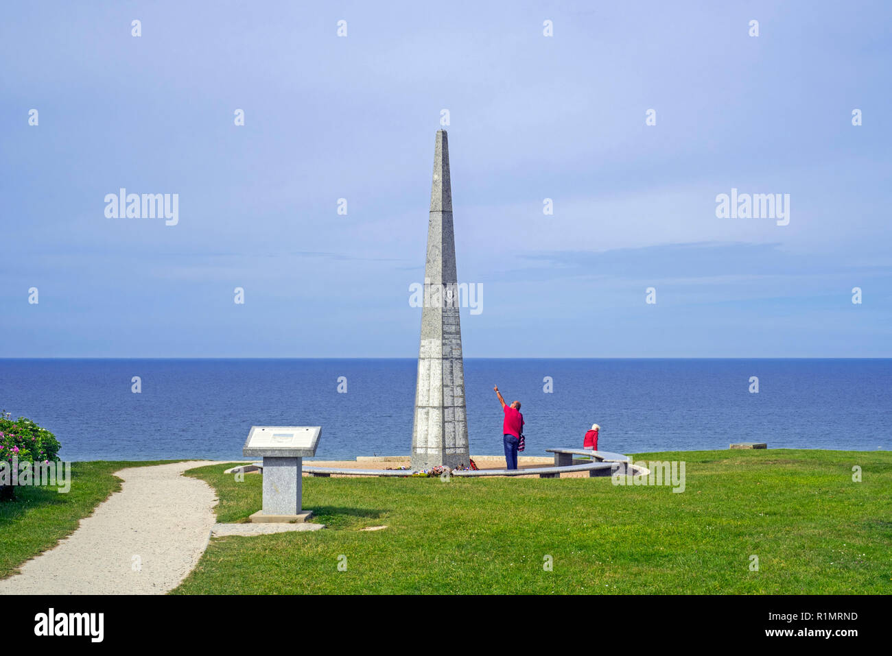 Monumento ci 1a Divisione di Fanteria Memorial presso la spiaggia di Omaha, Colleville-sur-Mer, Calvados, Normandia, Francia Foto Stock