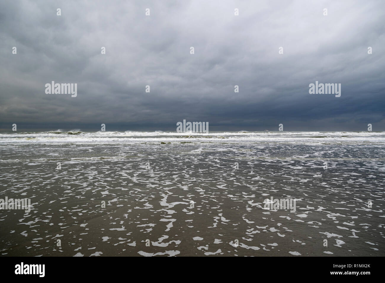 Dutch costa del Mare del Nord a Paal 20 sull isola olandese di Texel Foto Stock