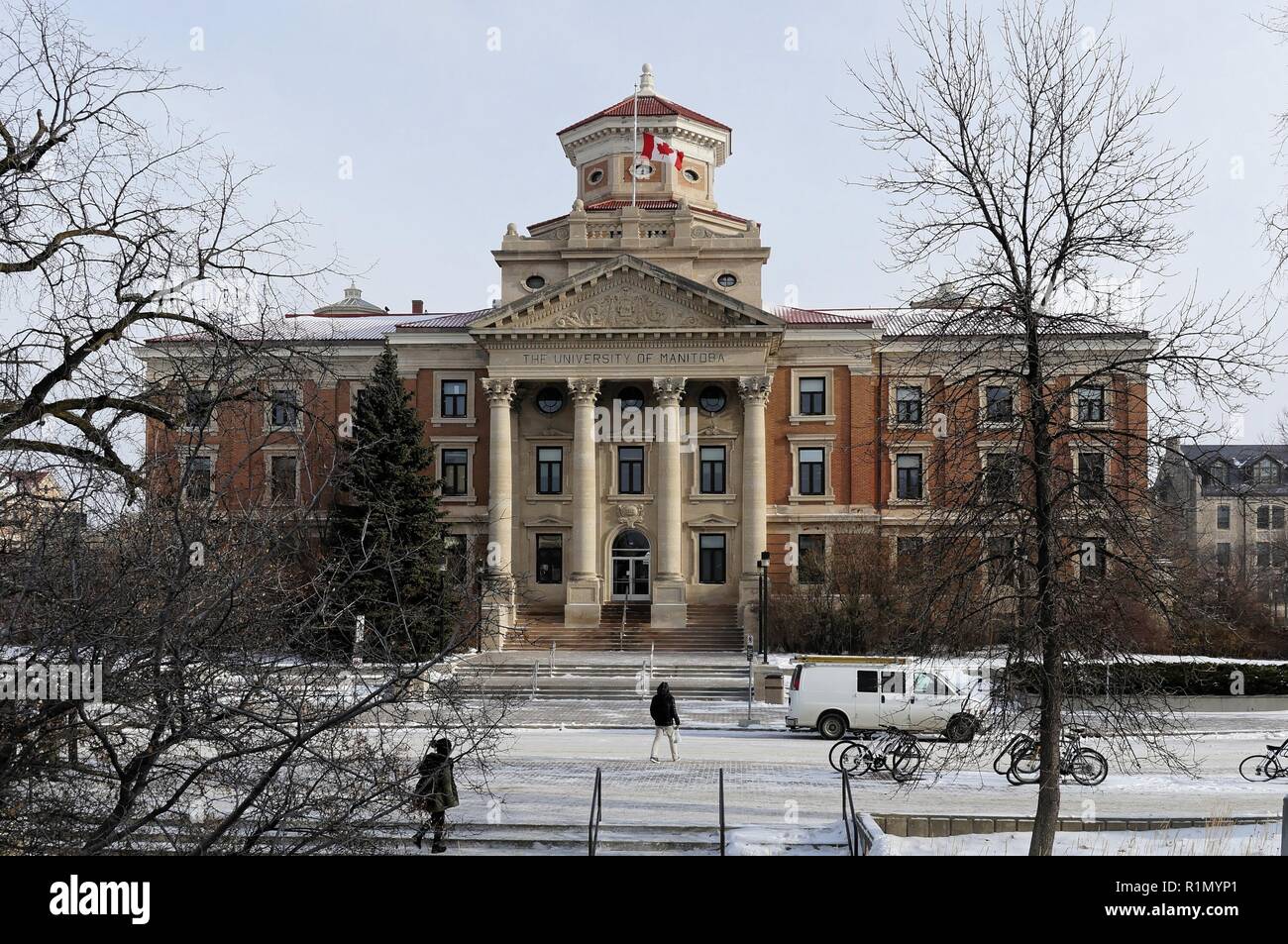 WINNIPEG, Canada - 2014-11-19: inverno vista sulle Università di Manitoba amministrazione edificio. Foto Stock