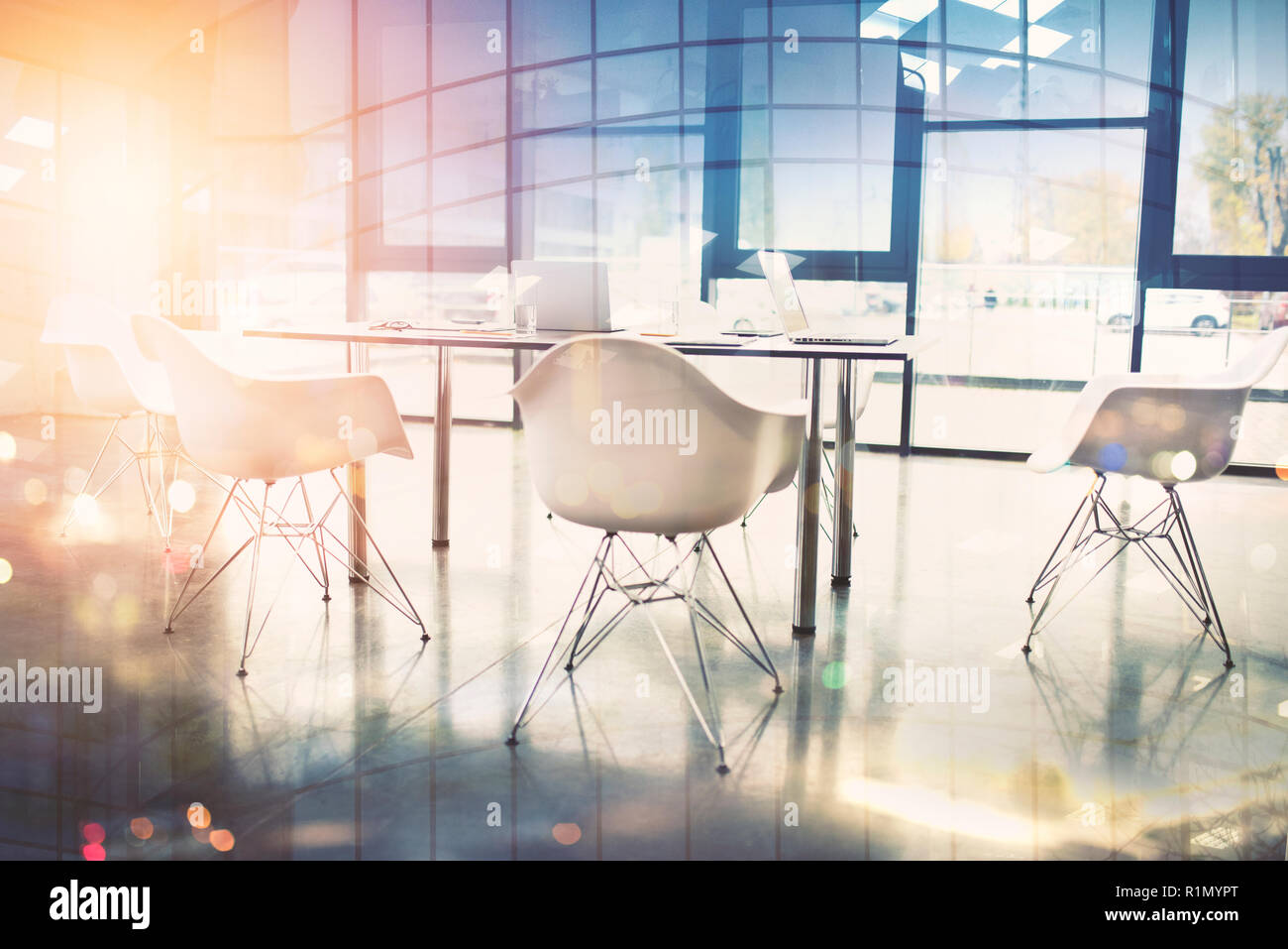 Background aziendale di una con sala riunioni. doppia esposizione Foto Stock