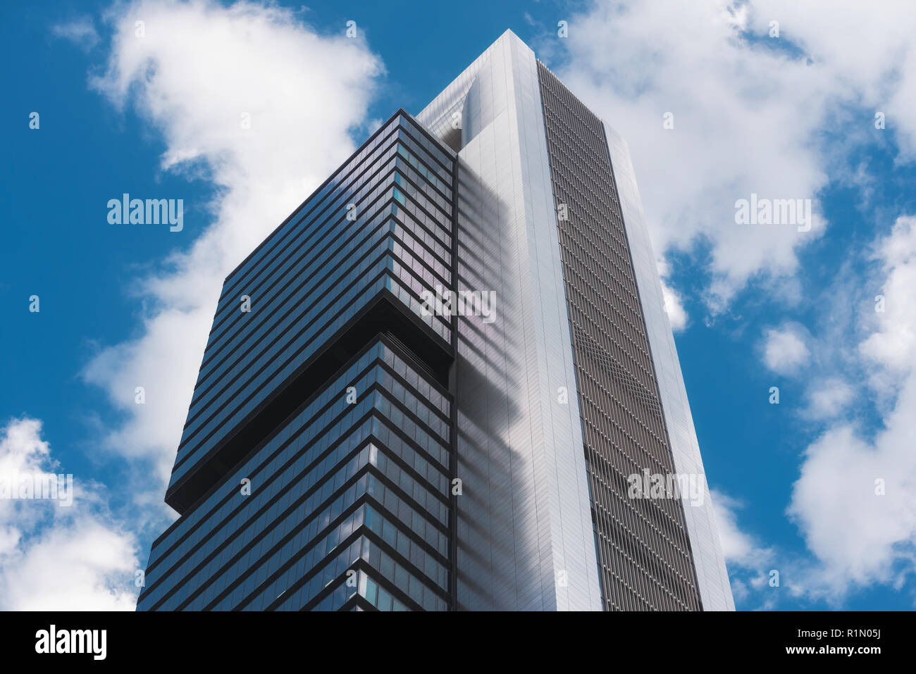 Madrid, Spagna - 15 Luglio 2018: Dettaglio di Cuatro Torres grattacieli di Madrid in Spagna. Foto Stock