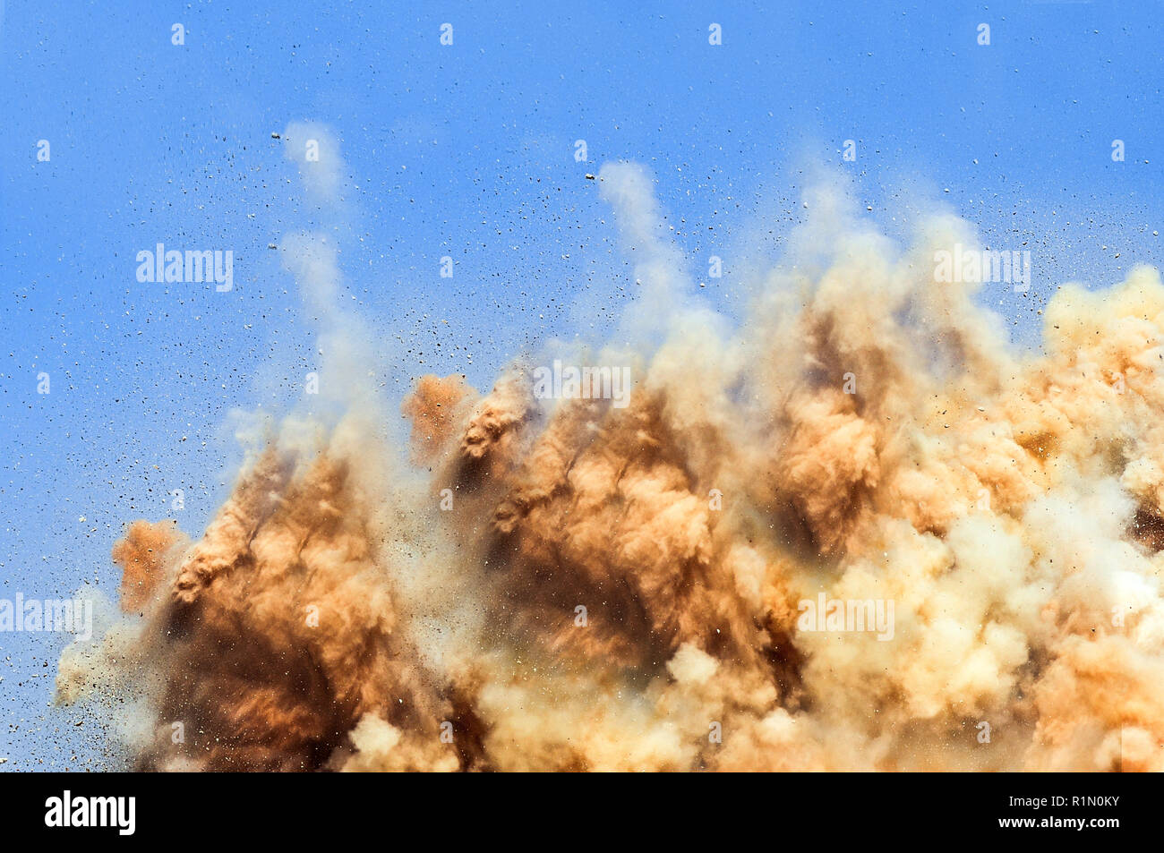 Il detonatore elettrico sabbiatura sul sito della costruzione in Oman Foto Stock