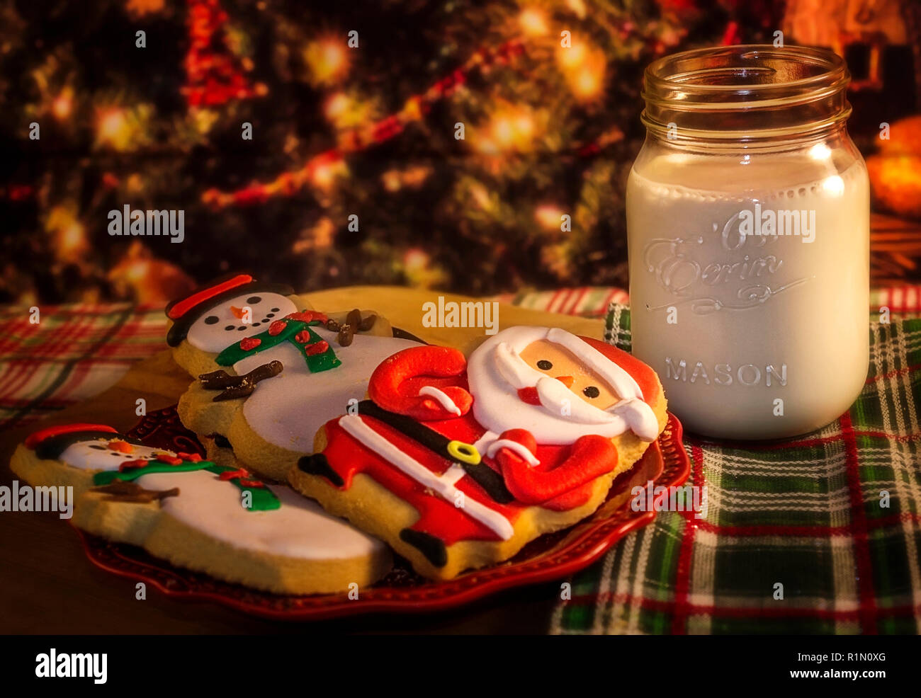 Biscotti di Natale sono nella foto accanto a un albero di Natale, Gennaio 7, 2016 in Coden, Alabama. (Foto di Carmen K. Sisson/Cloudybright) Foto Stock