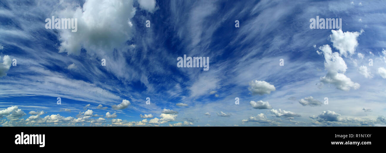 Panorama del bellissimo cielo di nuvole Foto Stock