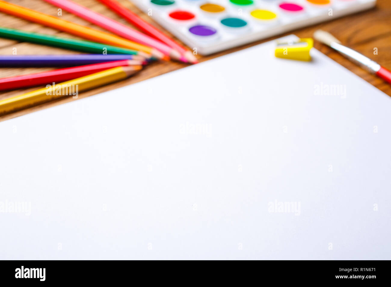 Composizione luminosa - l'album e materiali di consumo per la verniciatura Foto Stock