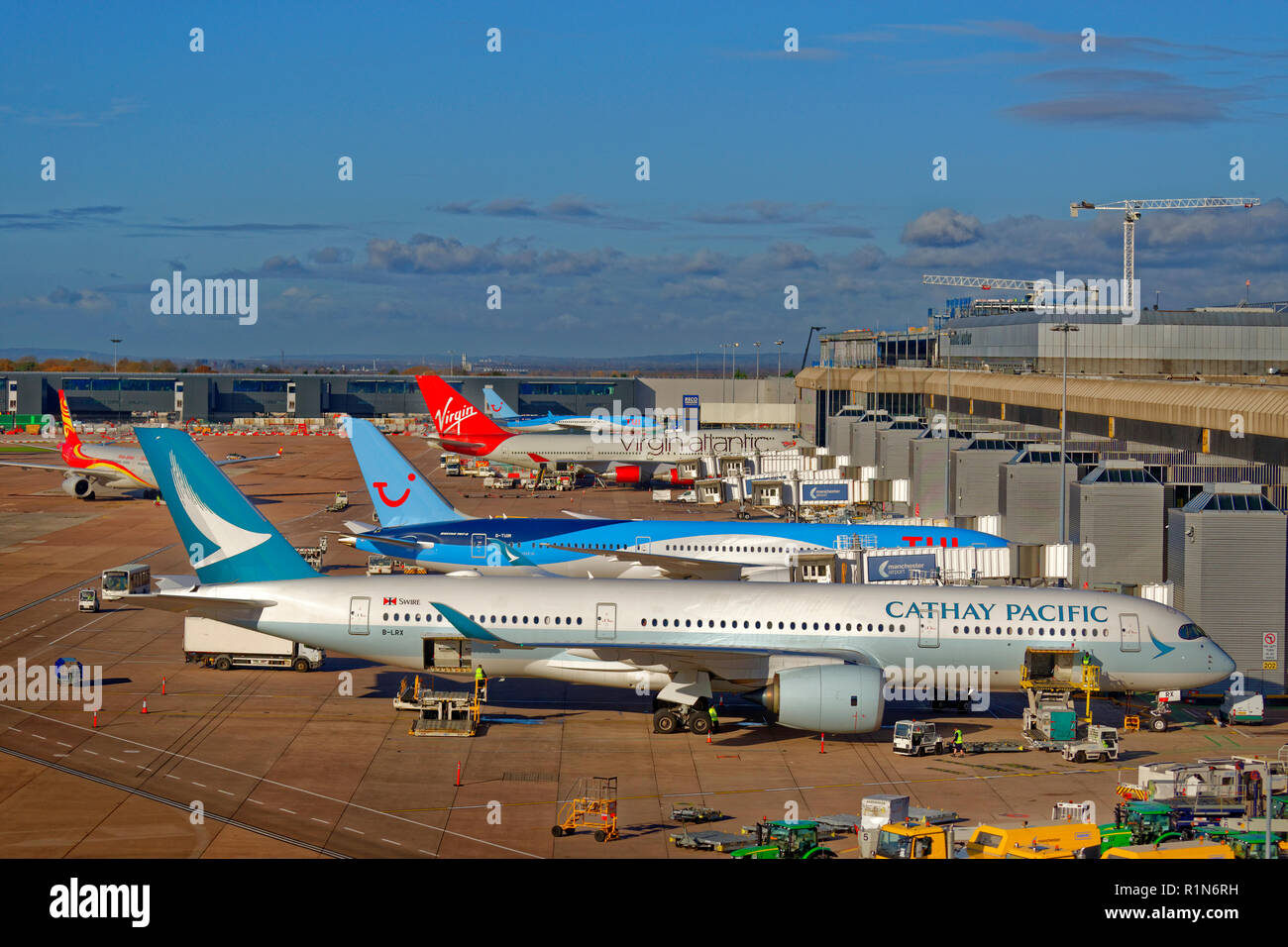 Il terminale 2 all'Aeroporto di Manchester, Ringway, Greater Manchester, Inghilterra. Regno Unito. Foto Stock