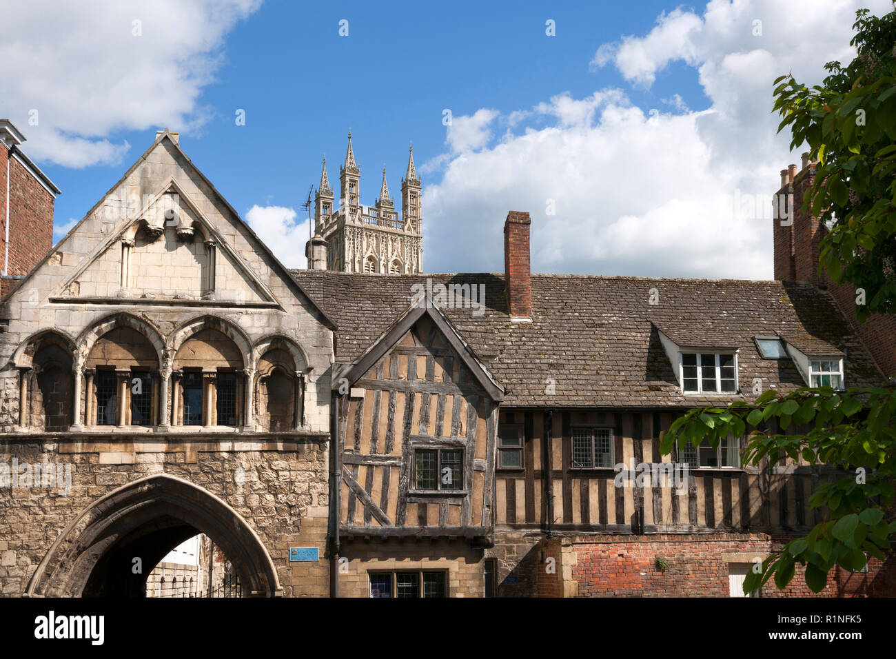Architettura storica di St Marys Gate vicino a Cattedrale di Gloucester, Regno Unito Foto Stock