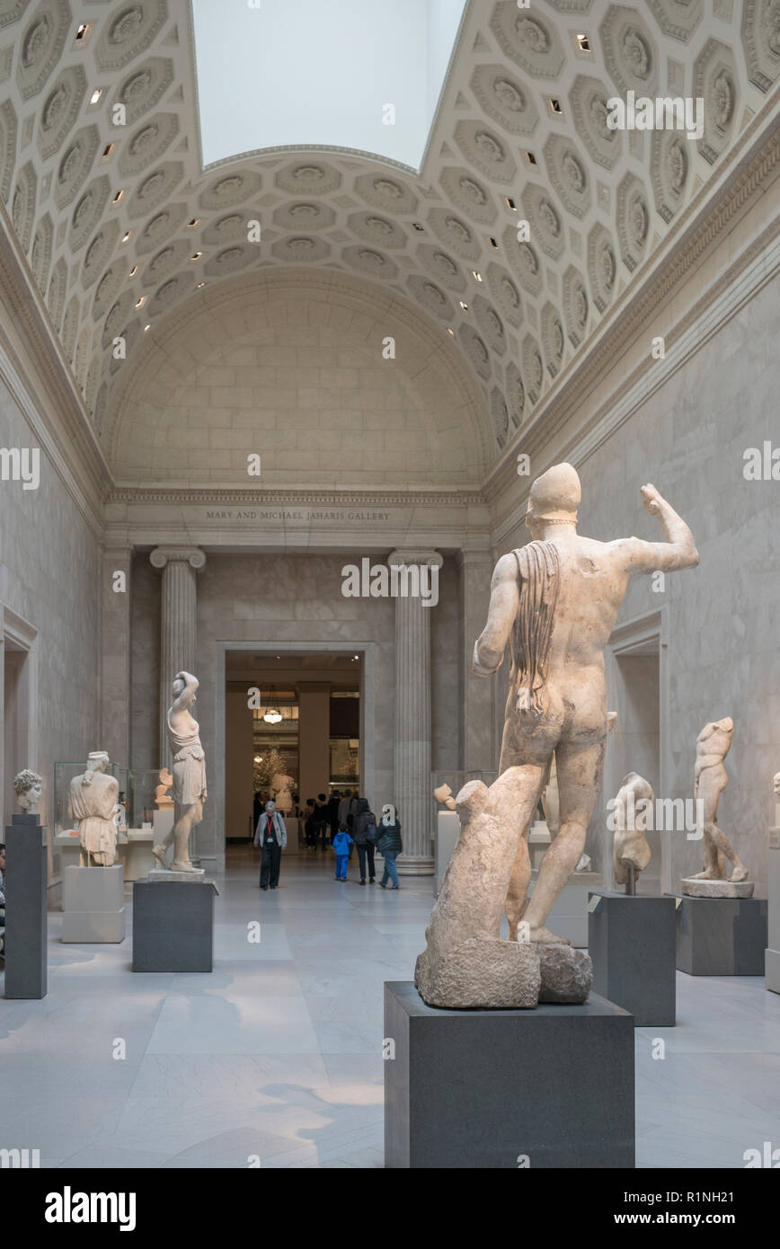 Statue in un museo, Metropolitan Museum of Art di New York City, nello Stato di New York, Stati Uniti d'America Foto Stock