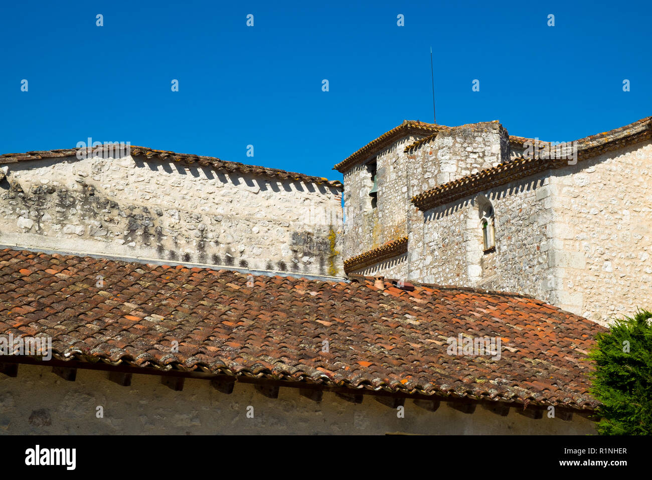 Architettura rustica a Pujols, Lot-et-Garonne, Francia. Questo storico villaggio fortificato di Rocca è ora un membro del "Les Plus Beaux Villages de France' Association. Foto Stock