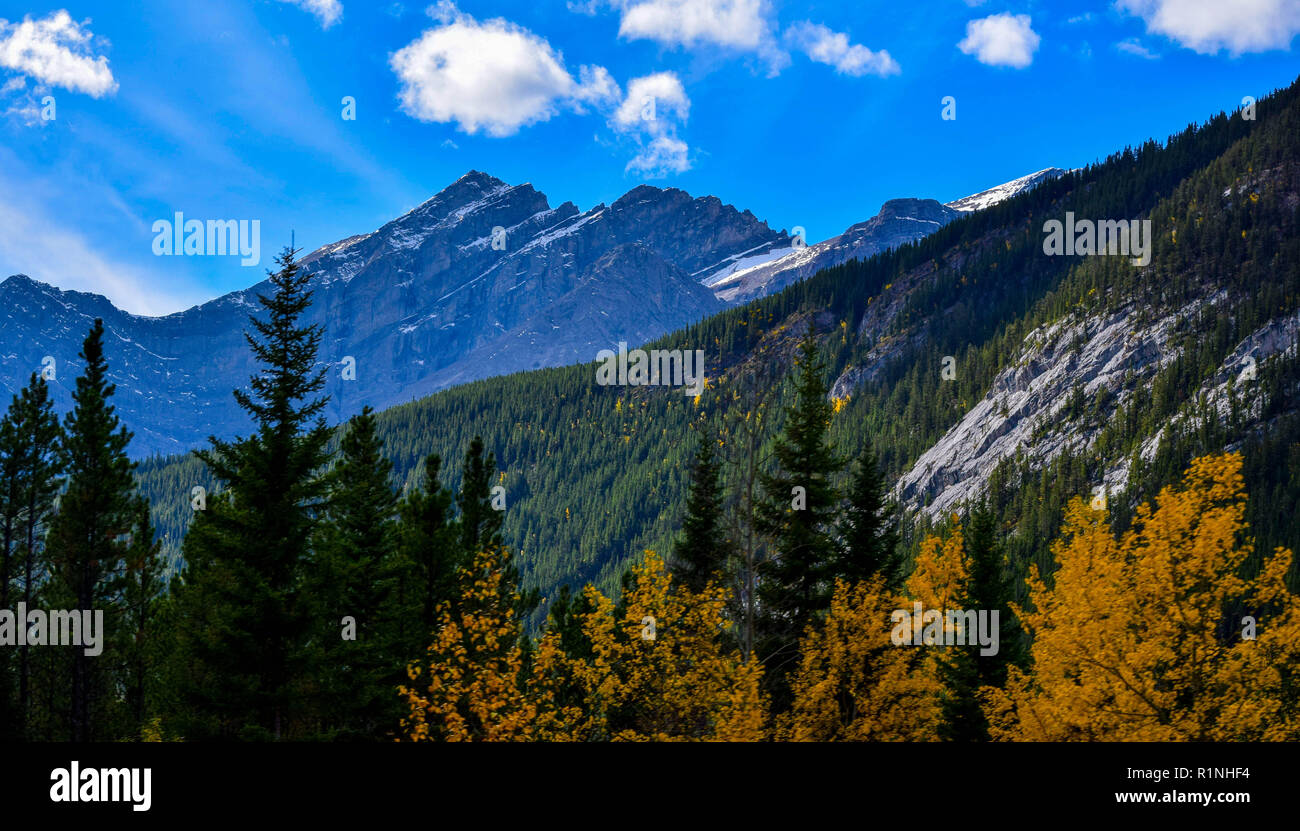 Paesaggio di montagna che non vorrete perdere Foto Stock