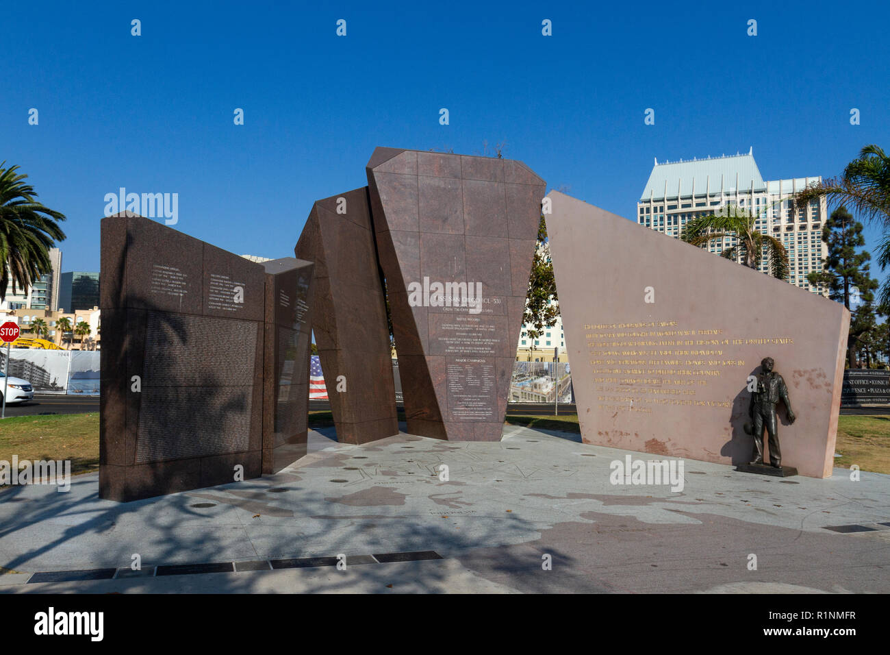La USS San Diego Memorial su San Diego Waterfront, Baia di San Diego, San Diego, California, Stati Uniti. Foto Stock