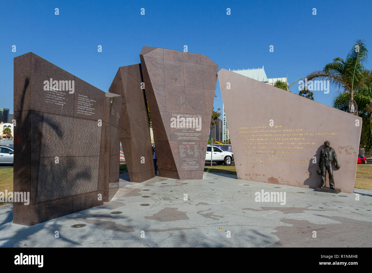 La USS San Diego Memorial su San Diego Waterfront, Baia di San Diego, San Diego, California, Stati Uniti. Foto Stock