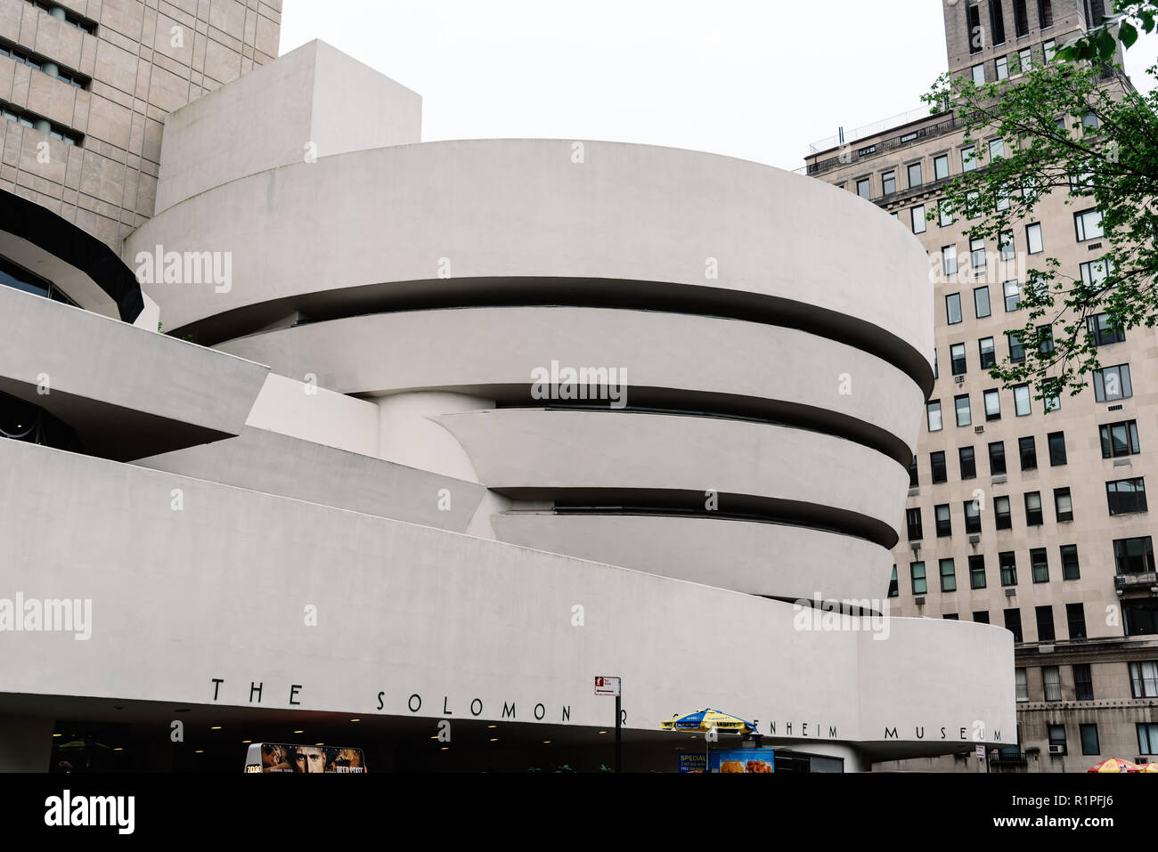 La città di New York, Stati Uniti d'America - 23 Giugno 2018: Il Solomon R Guggenheim il museo di arte moderna e contemporanea. Progettato da Frank Lloyd Wright Foto Stock