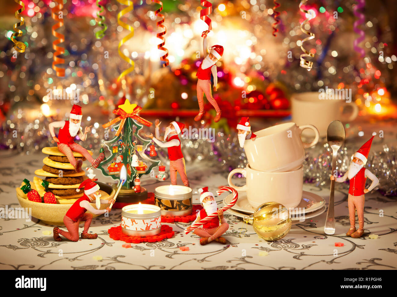 L'abete bianco abete con decorazioni di Natale palle. Sfondo di vacanza. Foto Stock