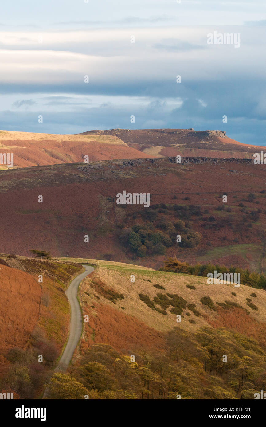 Serata autunnale luce sul Peak District paesaggio. Foto Stock