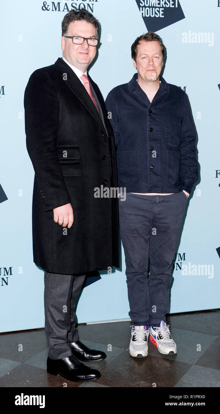 Foto deve essere accreditato ©Alpha premere 080011 13/11/2018 Ewan Venters, Chief Executive Officer di Fortnum & Mason e Tom Parker Bowles al lancio di Skate a Somerset House con Fortnum & Mason at Somerset House di Londra. Foto Stock