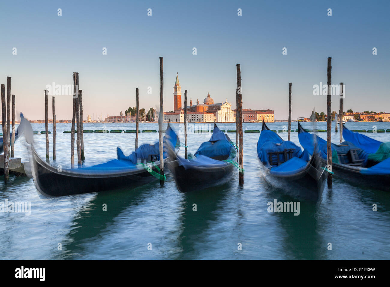 Gondole attraccate al San Marco, Venezia, Italia Foto Stock