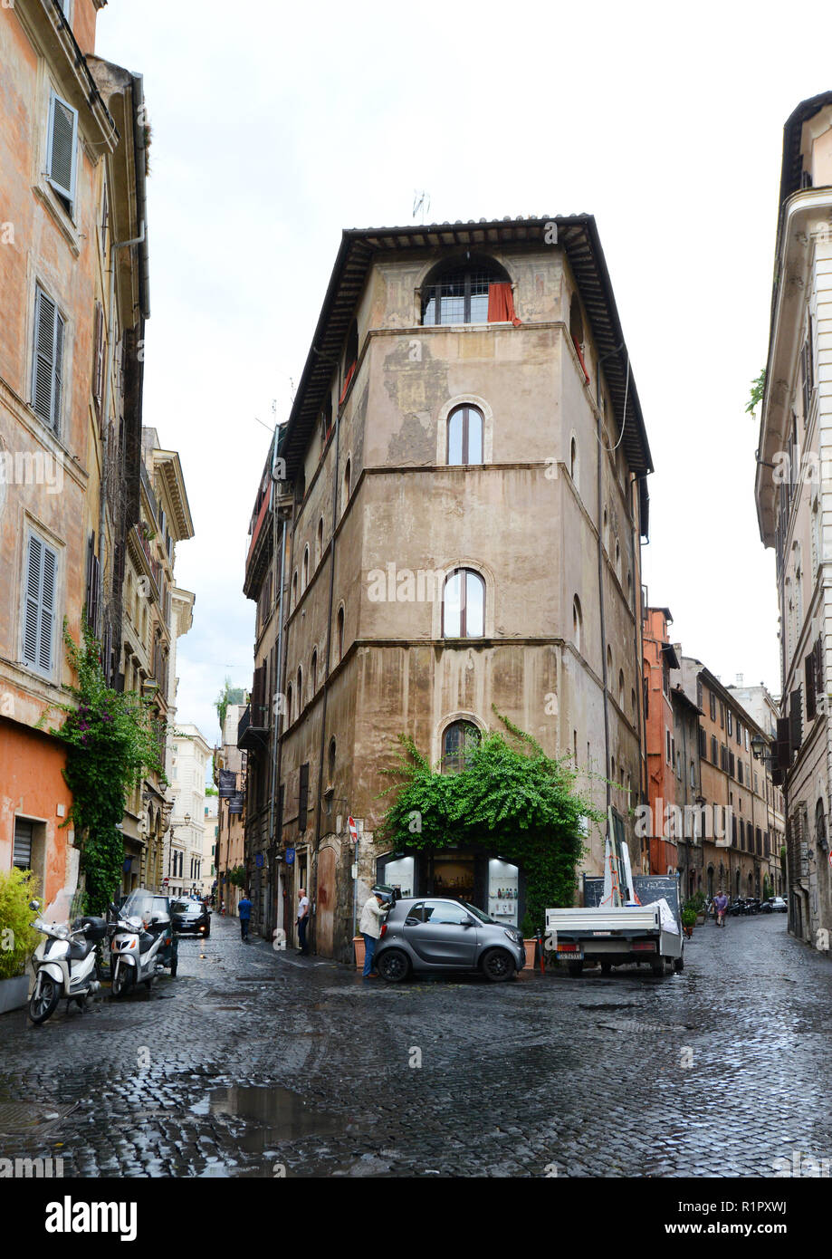 Cippo del Pomerio di Claudio sulla Via Di Monserrato e Via dei Banchi Vecchi  a Roma Foto stock - Alamy