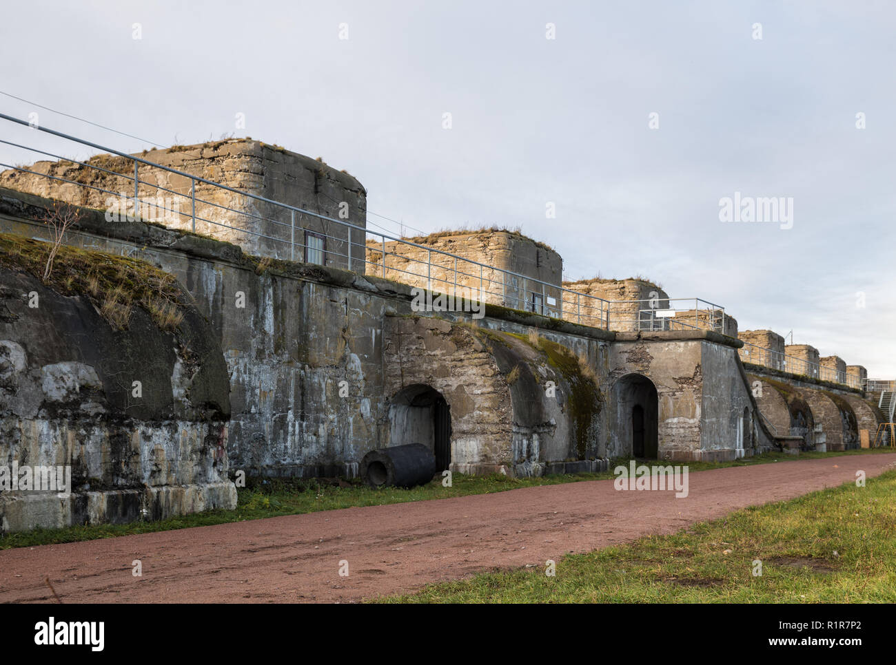 Rovine della batteria di artiglieria del fianco destro del Fort Costantino, 1901, Kronstadt, Russia Foto Stock