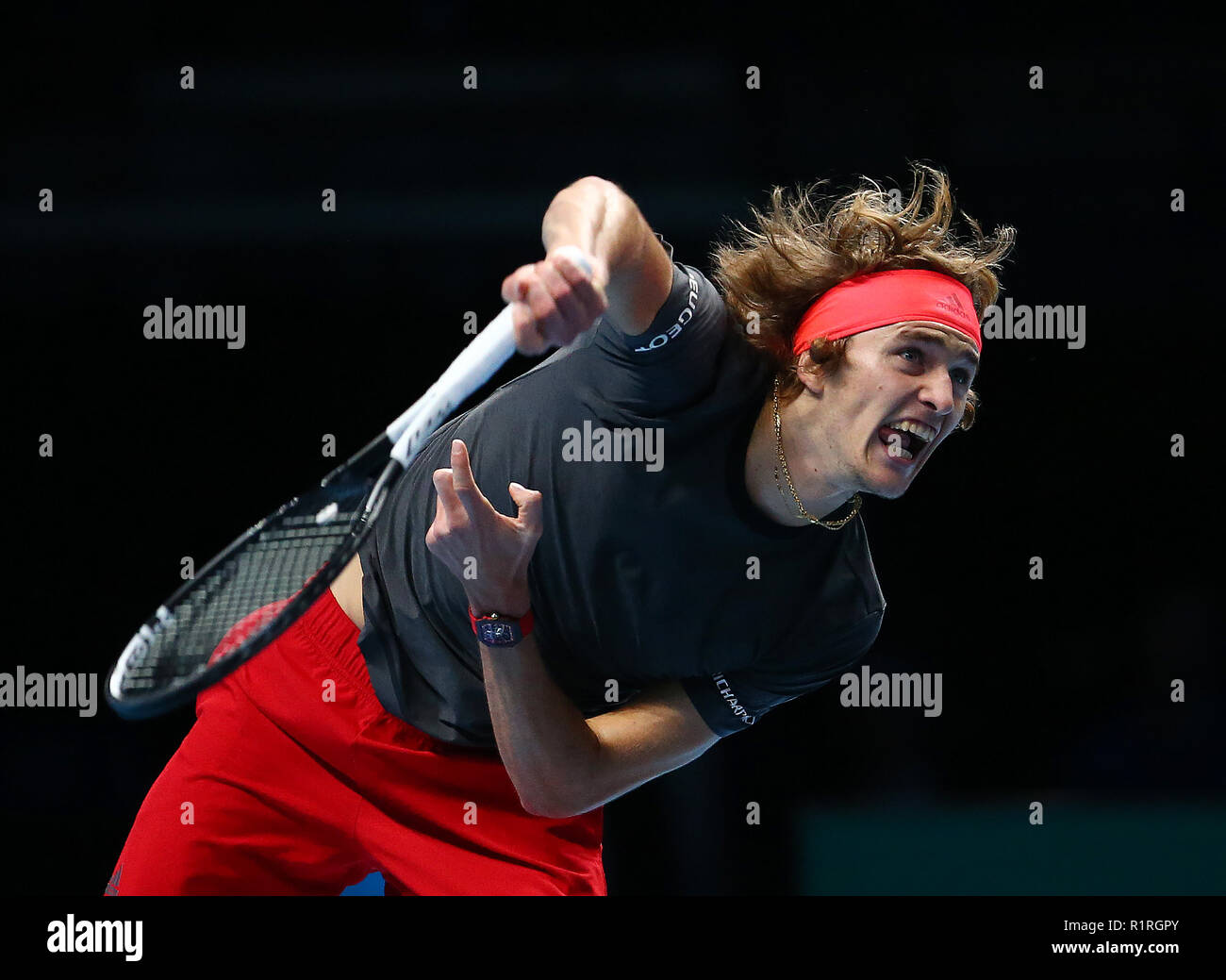 Londra, Regno Unito. Novembre 14, 2018. Alexander Zverev (GER) contro Novak Djokovic (SRB) durante il giorno quattro single di Nitto ATP World Tour Finals giocato all'O2 Arena di Londra il 14 novembre 2018. Azione di Credito Foto Sport Credit: Azione Foto Sport/Alamy Live News Foto Stock