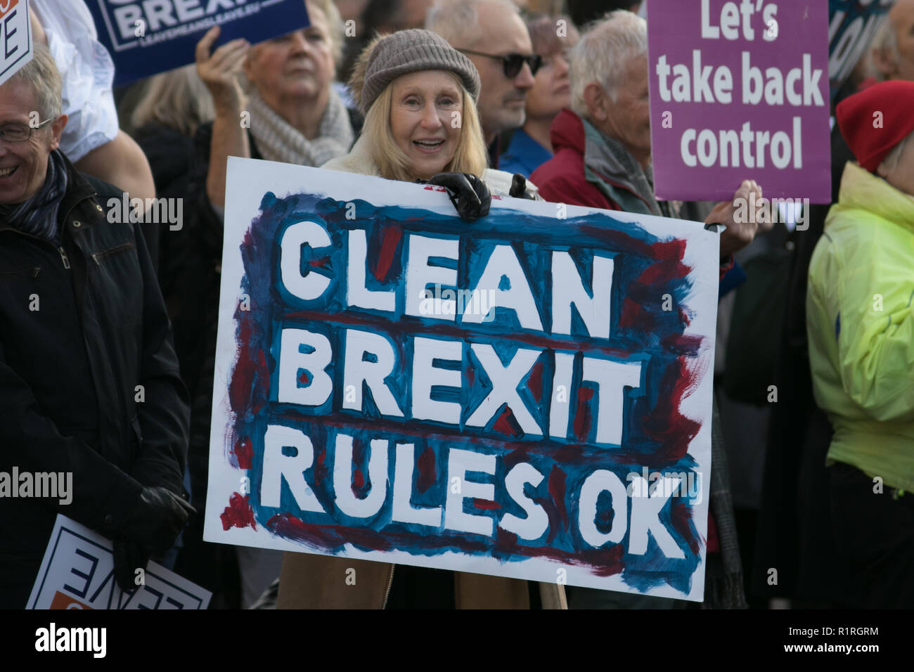 Londra REGNO UNITO. Il 14 novembre 2018. Pro Brexit attivisti al di fuori di Downing Street urgind Primo Ministro Theresa Maggio a respingere il Chequers piano come Ministri sono chiamati a retro progetto documenti Brexit Credito: amer ghazzal/Alamy Live News Foto Stock