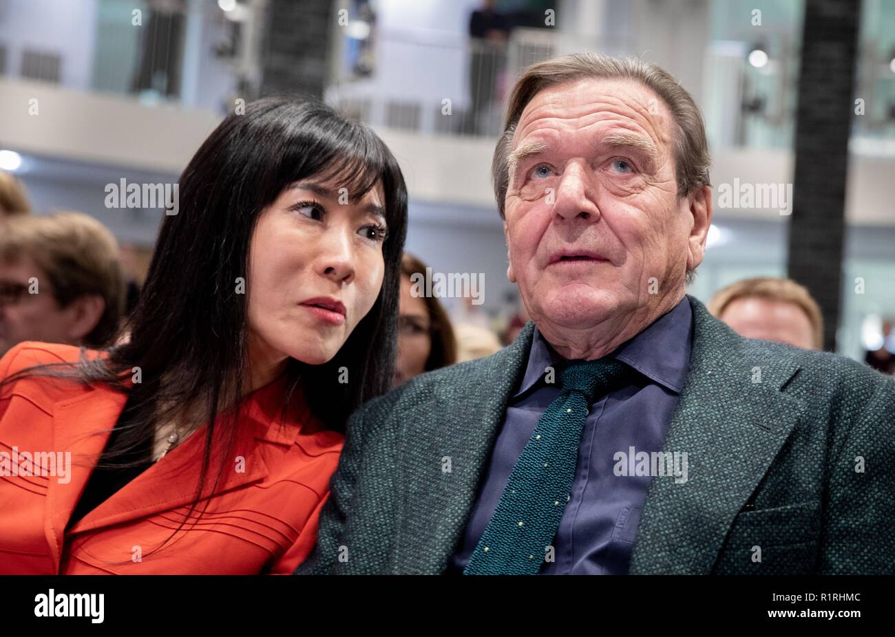 Berlino, Germania. 05 Nov, 2018. Soyeon Schroeder-Kim e Gerhard Schroeder il 5 novembre 2018. Credito: Kay Nietfeld/dpa/Alamy Live News Foto Stock