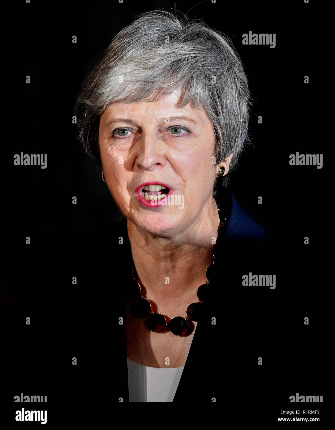 Londra, Regno Unito. 14 Nov 2018. Theresa Maggio Brexit dichiarazione. Il Primo Ministro Theresa Maggio fa una dichiarazione di Downing Street in seguito a un vasto riunione del gabinetto interno numero 10 sulla proposta Brexit trattativa. Foto di Andrew Parsons / Parsons Media Credito: Andrew parsons/Alamy Live News Foto Stock