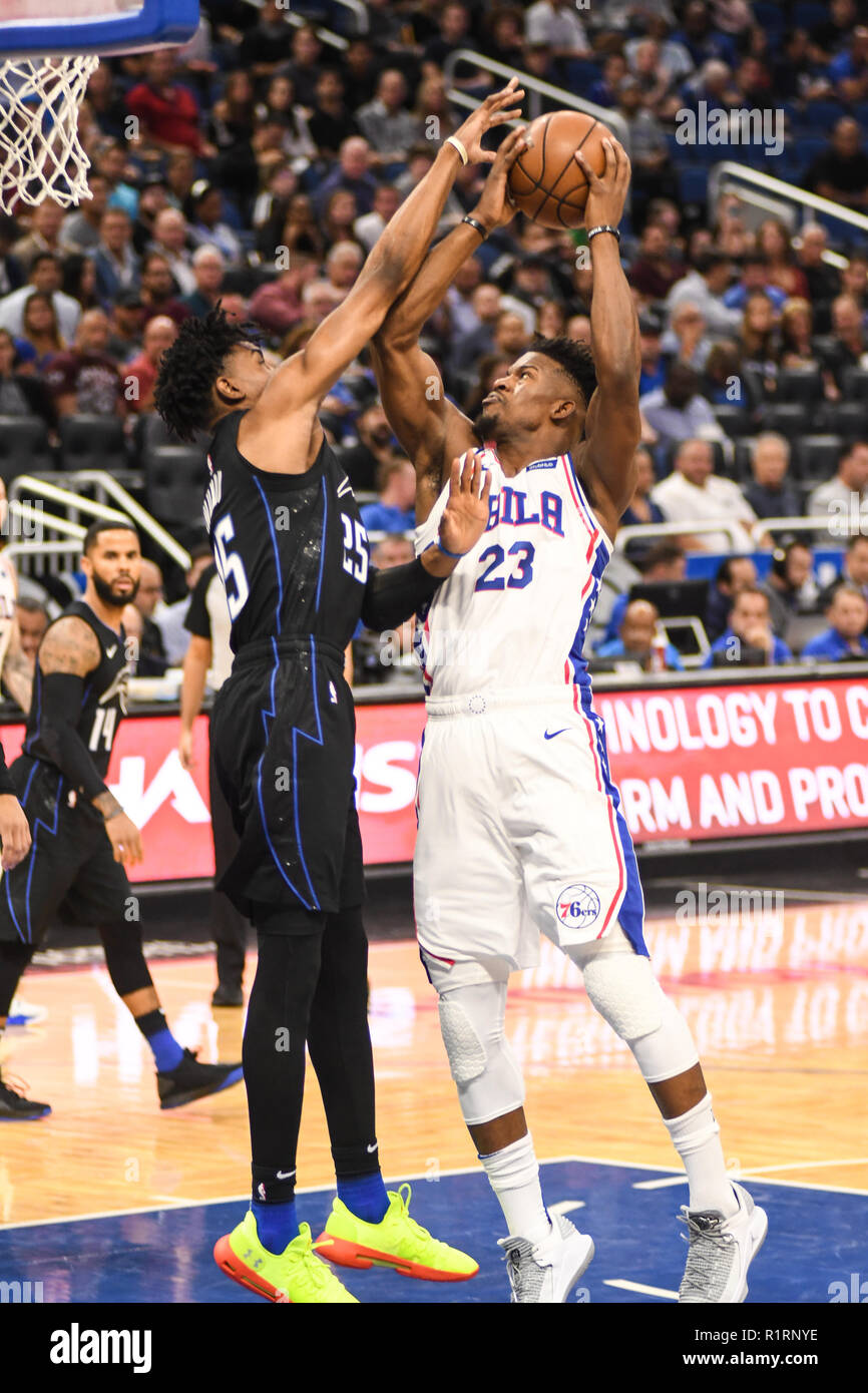 Orlando, Florida, Stati Uniti d'America. 14 Nov 2018. Orlando Magic Iwundu (25) blocchi Jimmy Butler's (23) shot. Photo credit: Marty Jean-Louis Credito: Marty Jean-Louis/Alamy Live News Foto Stock