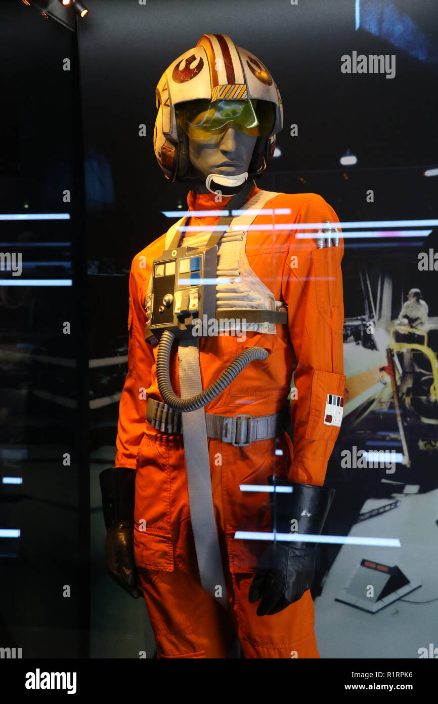 Sydney, Australia. Il 15 novembre 2018. Anteprima media di STAR WARS identità: la mostra presso il Powerhouse Museum. Nella foto: Luke Skywalker, pilota ribelle costume indossato da attore Mark Hamill. Usato in Star Wars: Episodio IV Una nuova speranza (1977). Credito: Richard Milnes/Alamy Live News Foto Stock