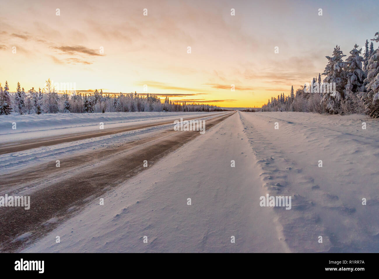 Paesaggi invernali in Lapponia vicino a Sirkka, Finlandia Foto Stock