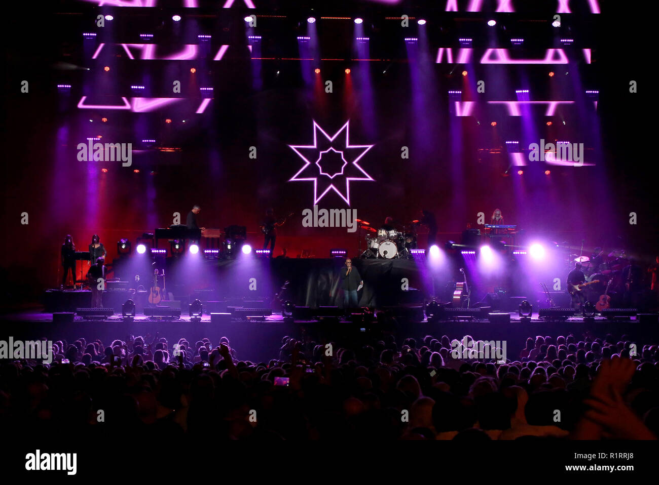 Verona VR, Italia - 23 Settembre 2018: concerto dal vivo a Verona Arena di Antonello Venditti un italiano famoso cantautore e una grande stella sul st Foto Stock