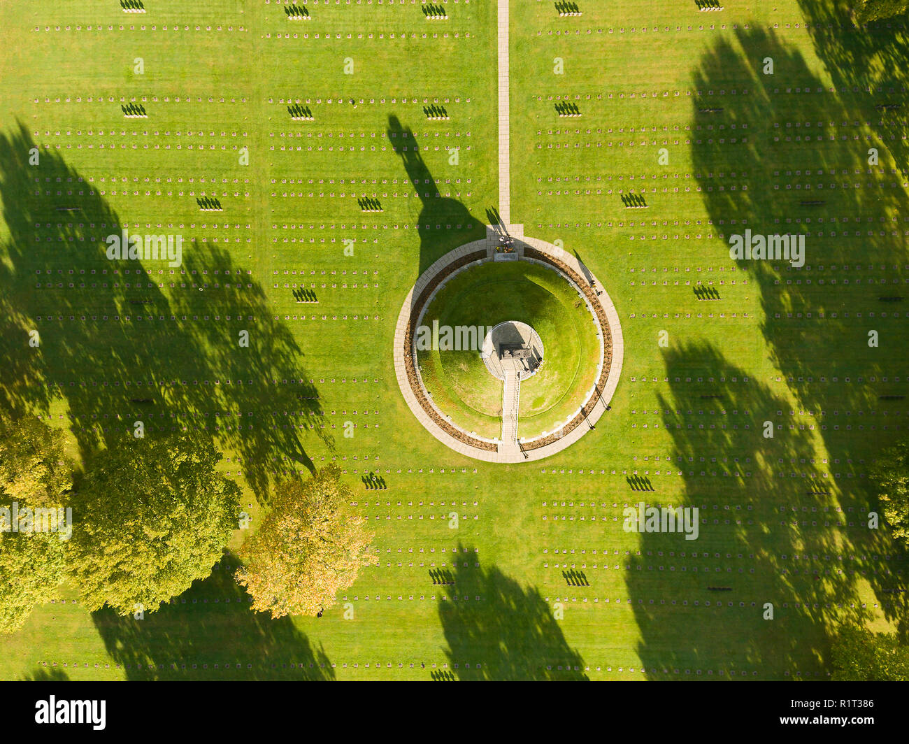 Il tedesco Seconda Guerra Mondiale cimitero, La Cambe, Normandia, Francia Foto Stock