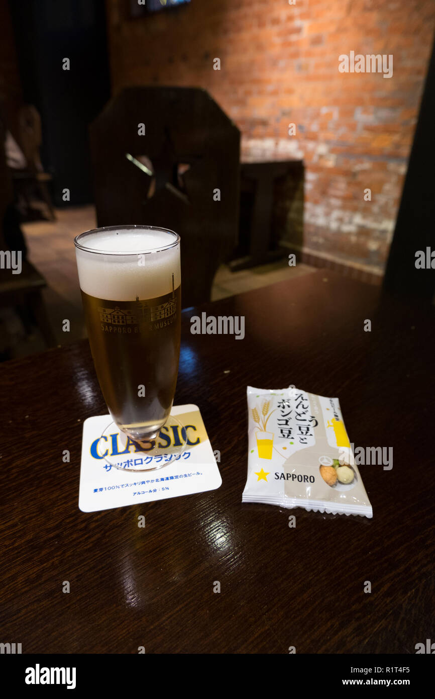 A Sapporo Museo della Birra di Sapporo, Giappone. Interior tour area. Foto Stock