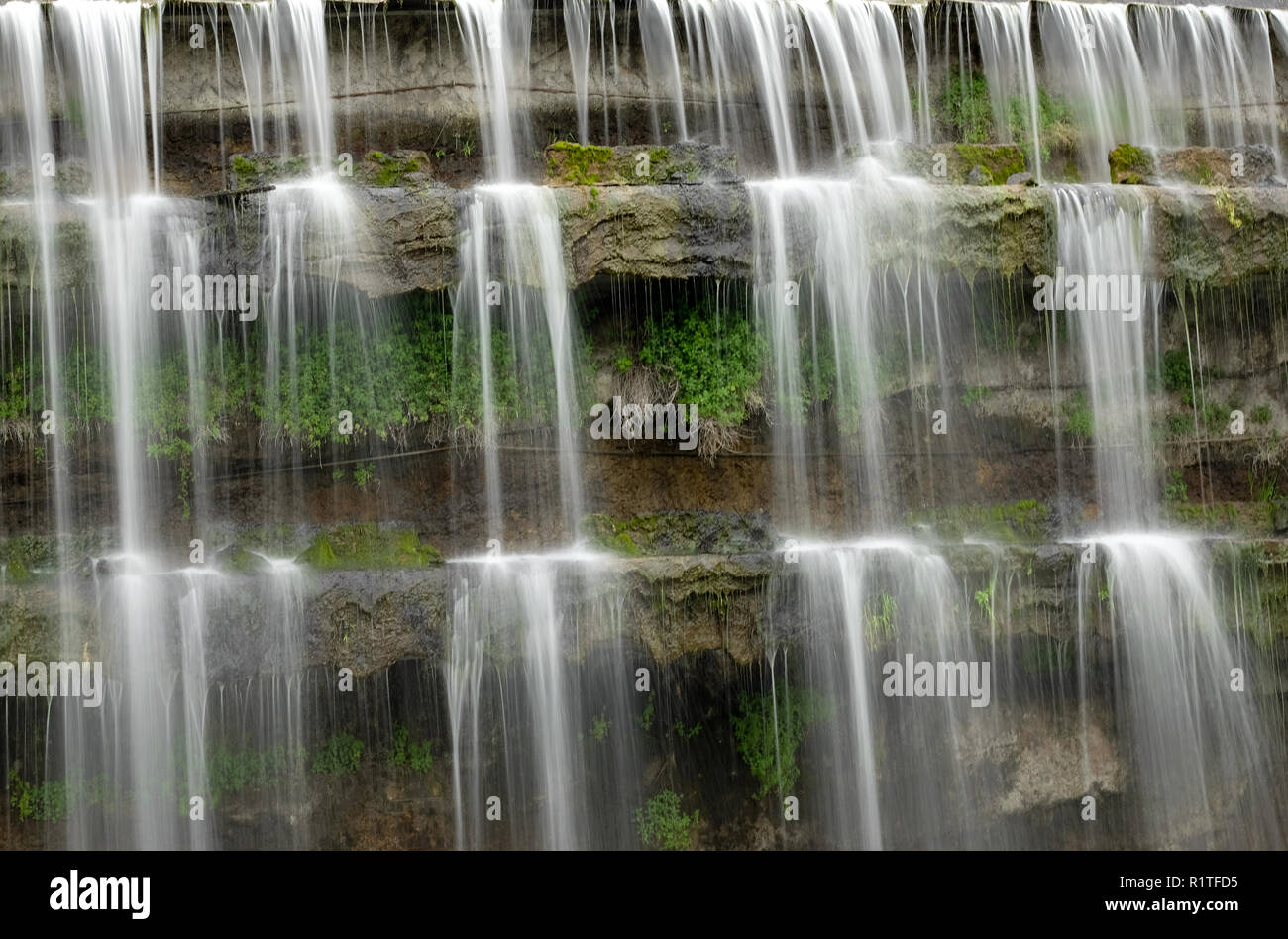 I dettagli delle cascate, nei pressi del lago artificiale al quartiere EUR di Roma Foto Stock