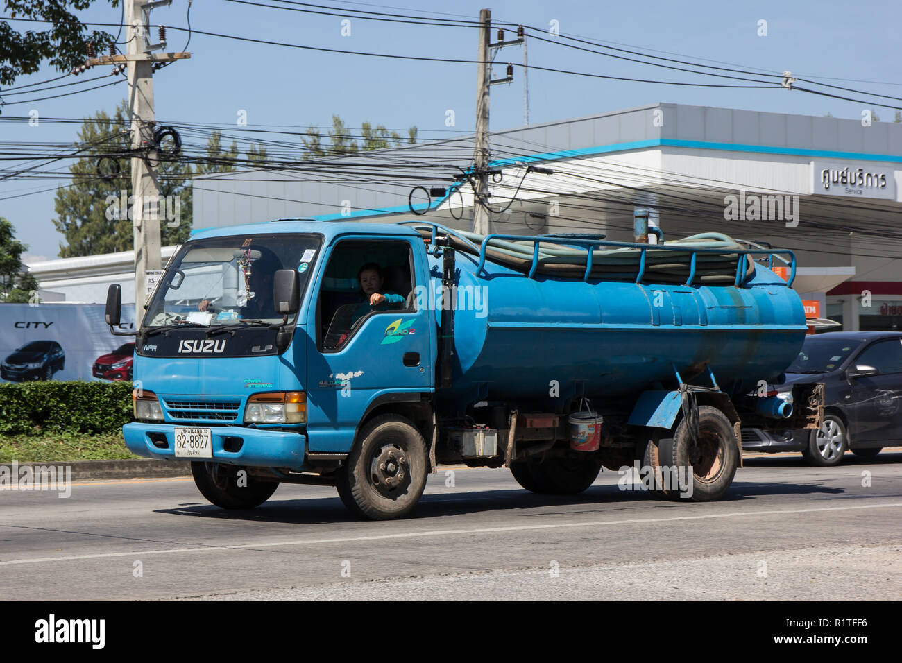 Chiangmai, Tailandia - 5 Novembre 2018: Privato del serbatoio acque nere carrello. Foto di road no.121 circa 8 km dal centro cittadino di Chiangmai, Thailandia. Foto Stock