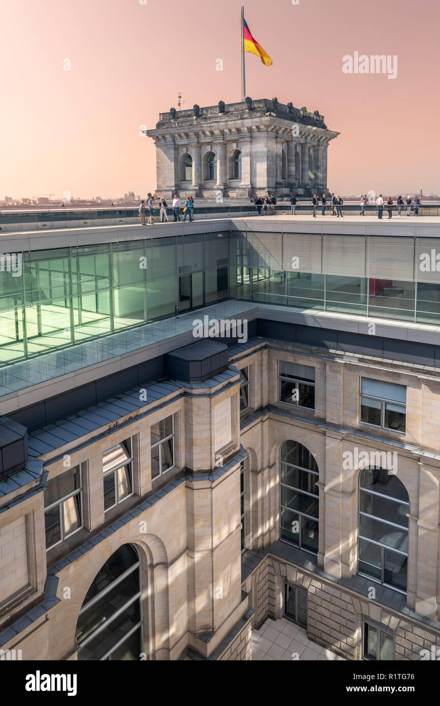 Il cortile interno quadrato del Reichstag a Berlino. Foto Stock