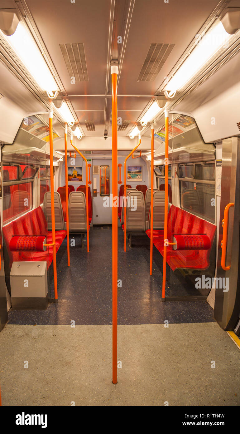 L'interno di un sud occidentale del carrello del treno alla Stazione Waterloo di Londra,l'Inghilterra,UK Foto Stock