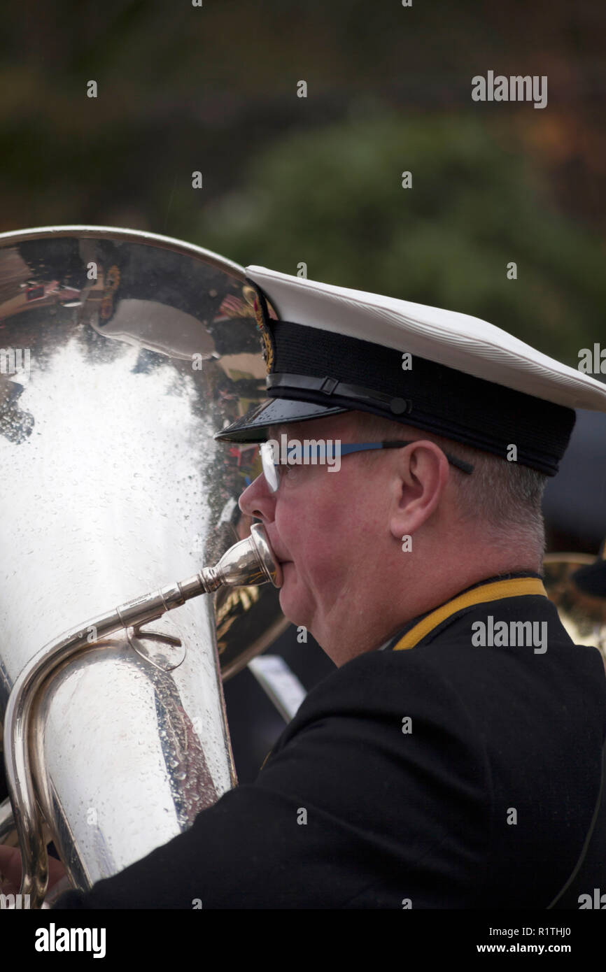 Royal Navy tubista al Giorno del Ricordo servizio in Helensburgh, Argyll, Scozia Foto Stock